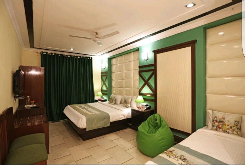 ניו דלהי Hotel Unistar מראה חיצוני תמונה