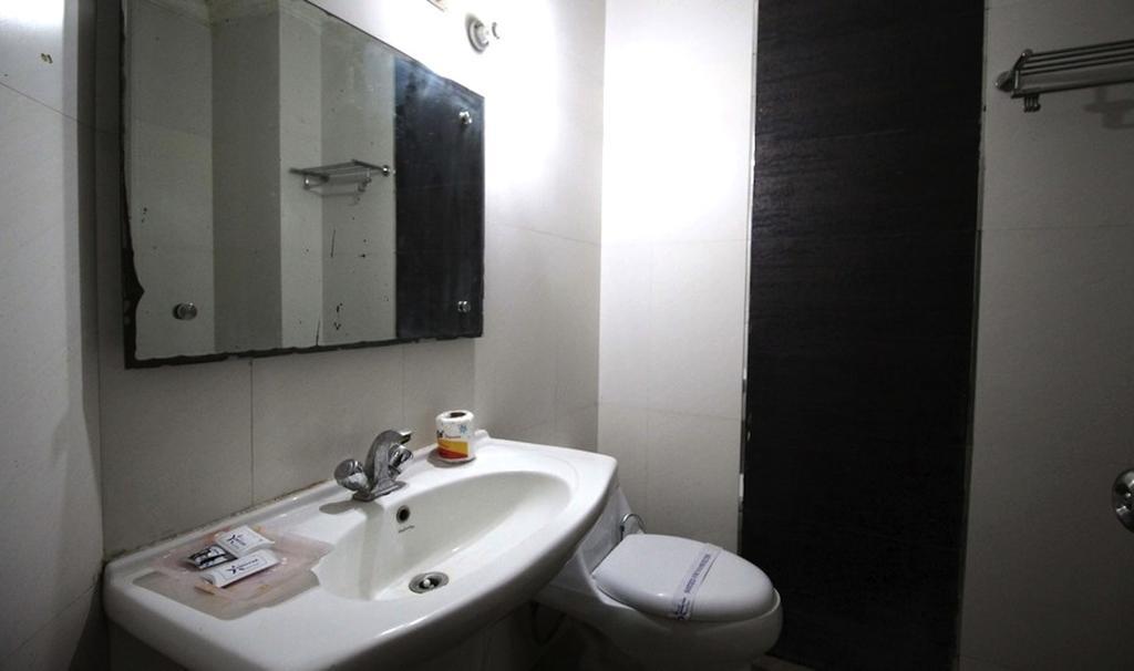 ניו דלהי Hotel Unistar מראה חיצוני תמונה